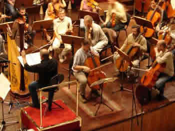 Photo of Mátyás Antal, conductor and Ákos Takács, soloist, while recording the Concerto for Violoncello and Orchestra. János Richter Hall, Győr, Hungary (14 September 2007)
