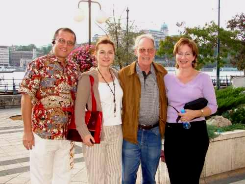 Photo of Dávid Zsolt Király, Szidónia Juhász, Harold Schiffman, and Rebekah Binford, gathering aside the Danube, with the Castle (Vár) in the background. Budapest, Hungary (18 September 2007)