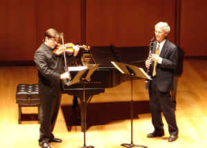 Photo of première of Duo Concertante for Violin and Clarinet (1993); Aaron Boyd, violin; Richard Goldsmith, clarinet; Gilder Lehrman Hall (9 March 2008). Photograph by A. J. Leslie