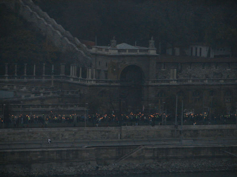 Photo of the torch-lit Memorial March in Budapest on the Eve of 23 October 2008