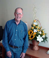 Flower arrangement from the Kiraly Music Network greeting Harold Schiffman upon his arrival in Gyor. (9 September 2008)