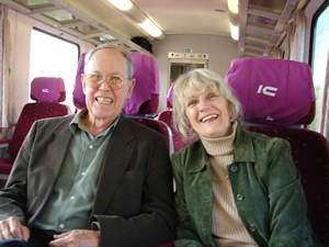 Harold Schiffman and Jane Perry-Camp en route from Győr to Budapest via train (18 October 2008)
