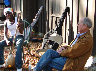 Sana Ndiaye and Harold Schiffman with an ekonting. Suwannee Banjo Camp, O´Leno State Park, Florida (23 March 2008)