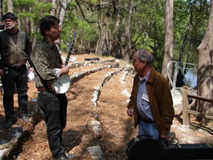 Photo of Harold Schiffman with banjoist Ken Perlman. Suwannee Banjo Camp, O´Leno State Park, Florida (19 March 2006)