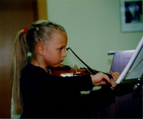 Photo of Stephanie Rohmann performing Fanny´s Minuet. Salzburg, Austria (22 June 1999)